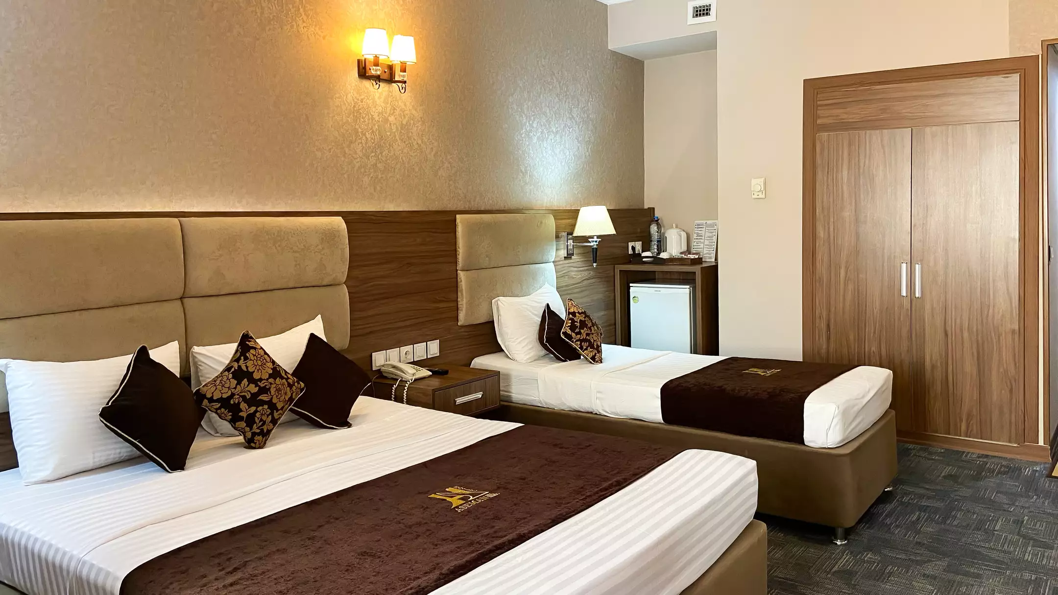 Alibaba https://cdn.alibaba.ir/ostorage/hotel-accommodation-images/67029616916cd6b7e8cc37af_51d349a6-e842-44ee-8429-a057b7807132_دبل تک تایپ 3 (2).webp